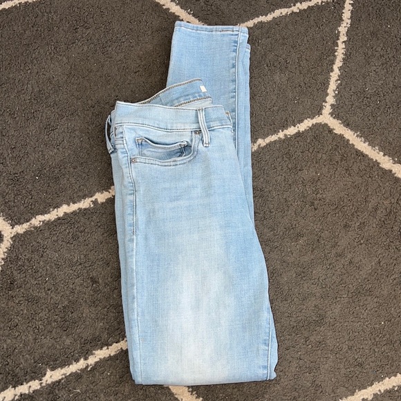 Levi's Denim - Levi’s Slimming Skinny Light Wash Distressed Jeans Size 28